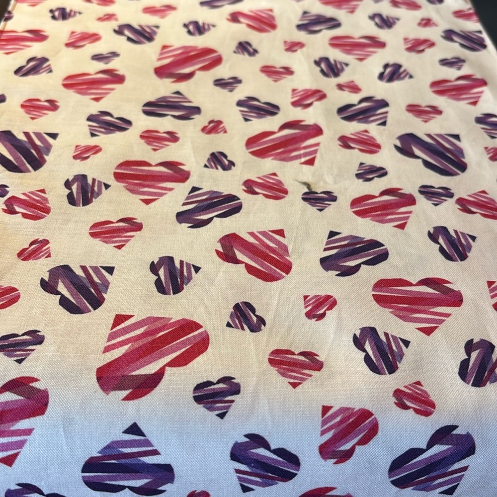 VALENTINE’S DAY TABLE RUNNER